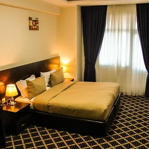 Hotel Kristal, Masazir